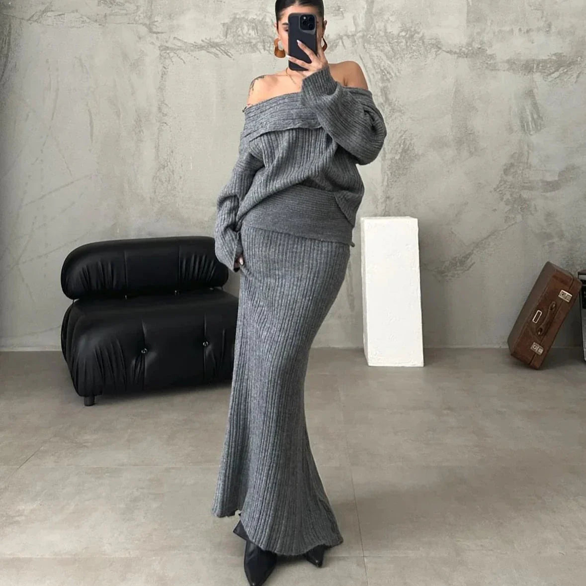 Clara - Elegant set of off-the-shoulder sweater and fitted knitted skirt