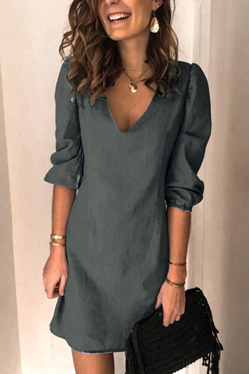 Jennilou - Casual dress with fixed V-neck