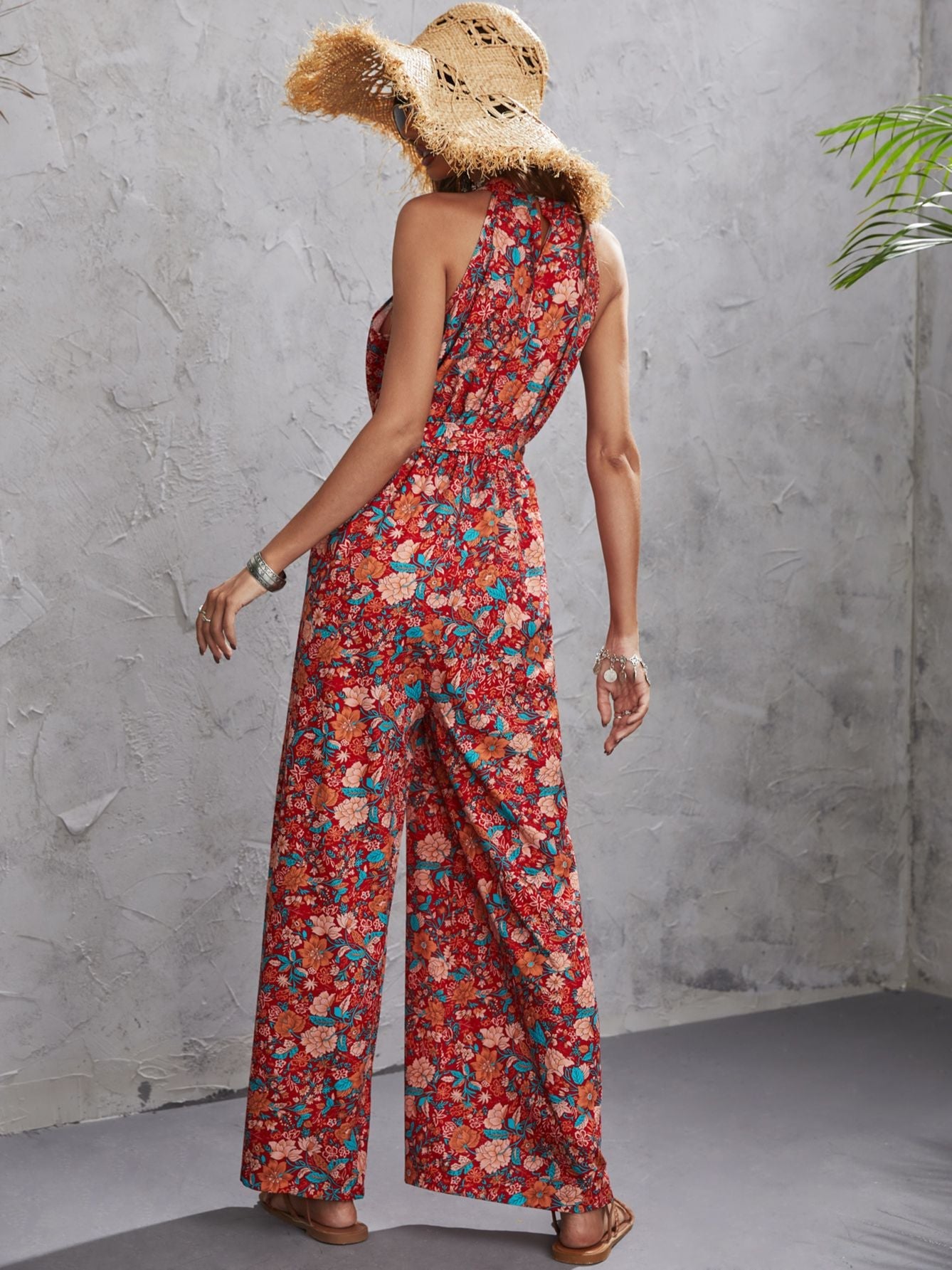 Hattie - Gebloemde halter jumpsuit