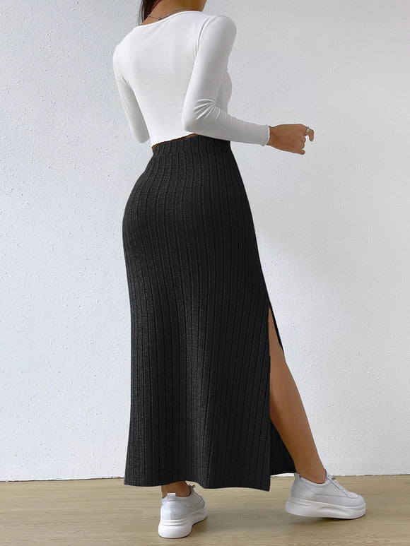 Dahlia - Knitted skirt with side slit for women