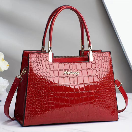 Handbag in shiny crocodile