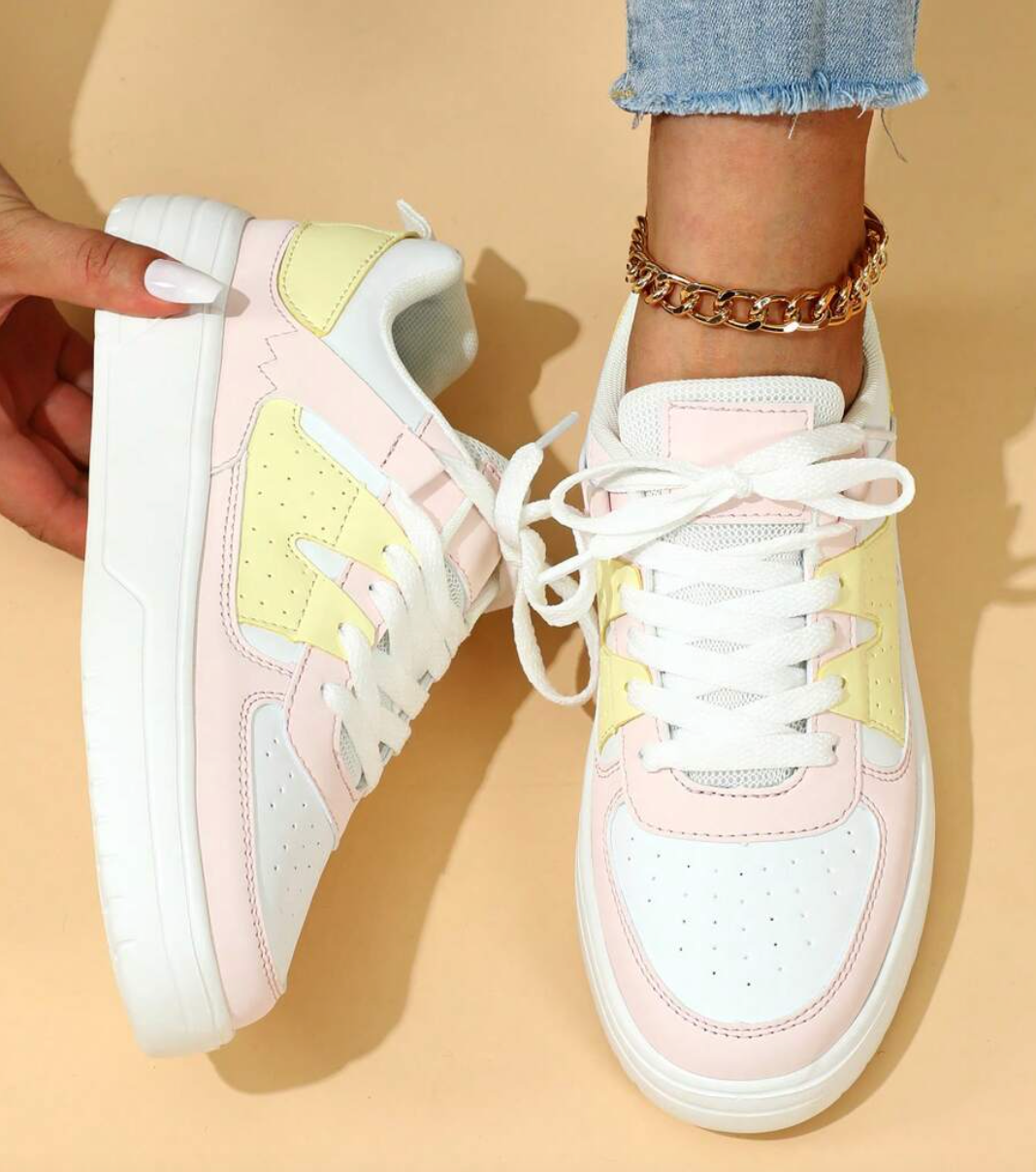 SOFT SNEAKS - Stylish and comfortable sneakers in a unique design 