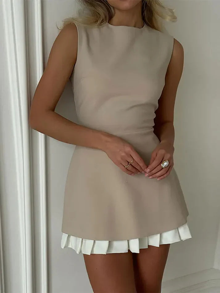 Dolly - Elegant short dress with pleats