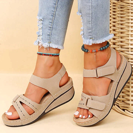 Juris - Comfortabele orthopedische sandalen met sleehak