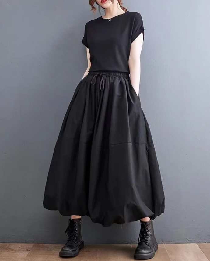 Darcy - Plain Balloon Black Skirt