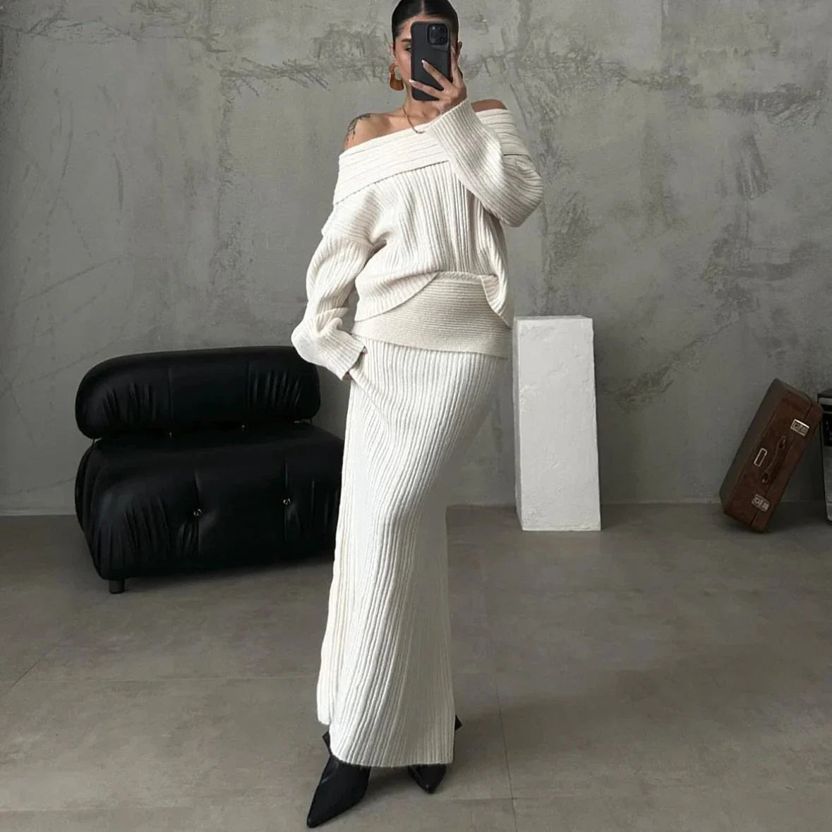 Clara - Elegant set of off-the-shoulder sweater and fitted knitted skirt