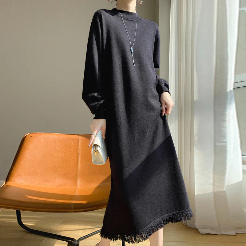 Martha - Elegant knitted dress with fringes