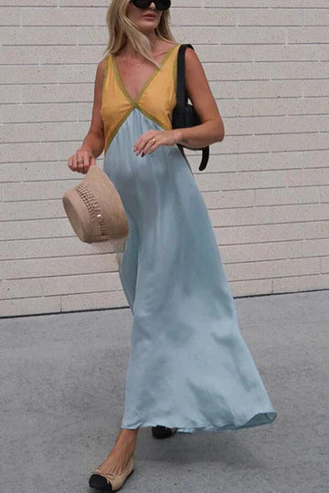 Queenie - Casual maxi dress in satin in a contrasting color