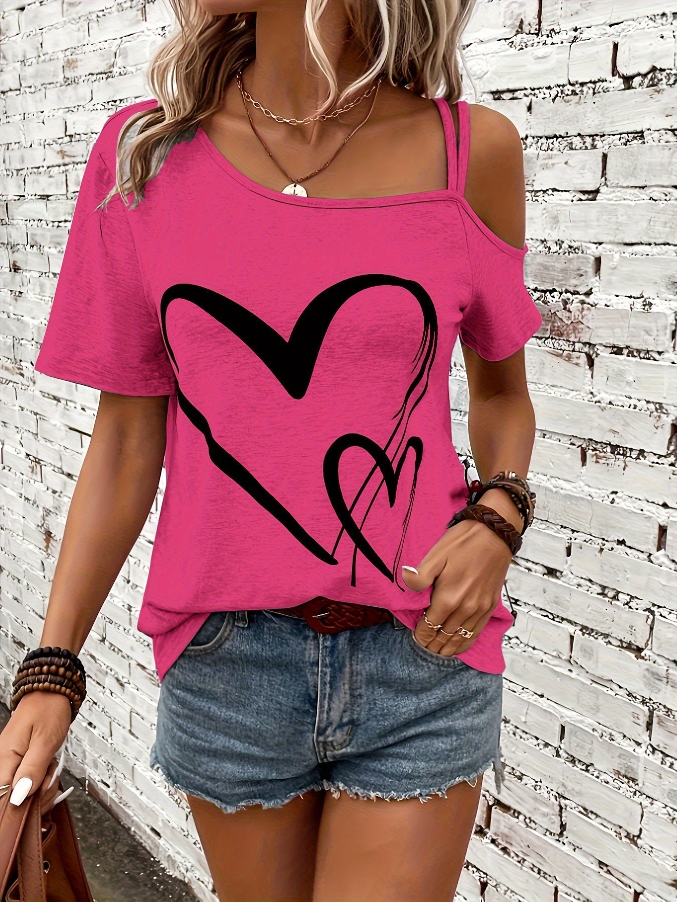 Trudy | T-shirt met blote schouder