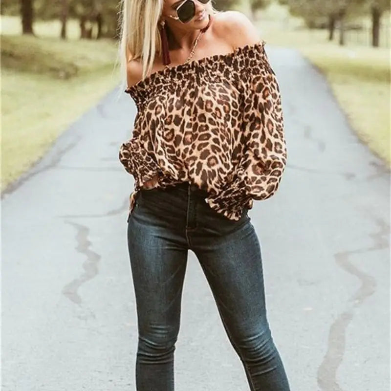 Valentina - Off-the-shoulder top with leopard print