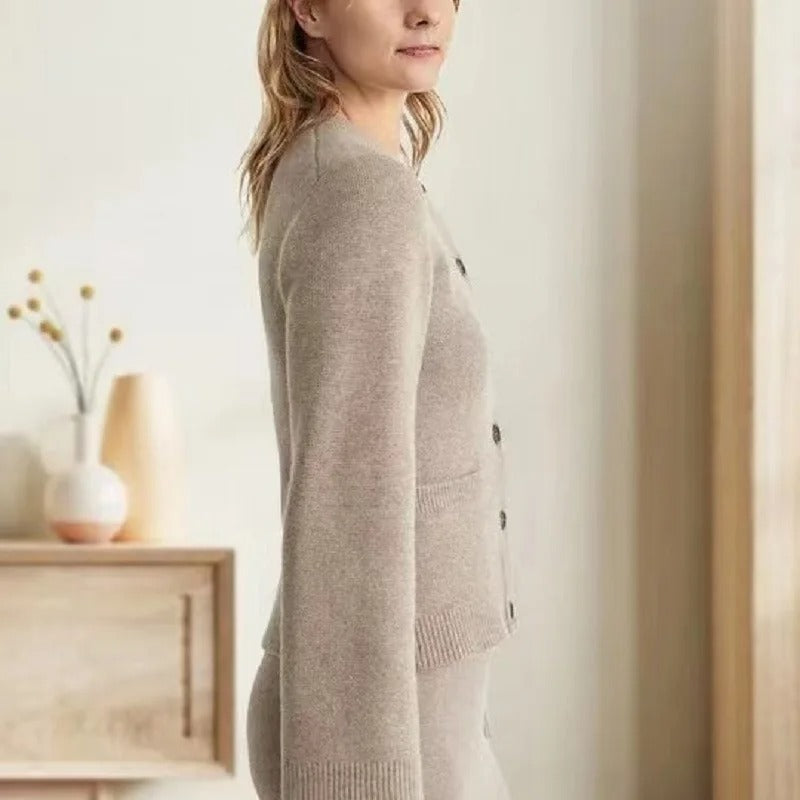 Mabel - Stylish knitted cardigan with buttons