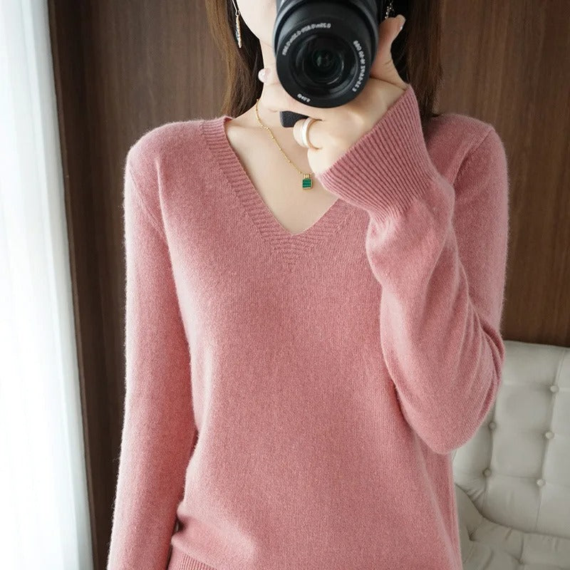 Eileen - Warm V-neck knitted sweater for women