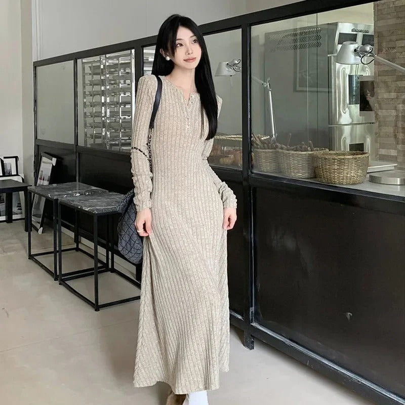 Jane - Elegant knitted dress in vintage design for women