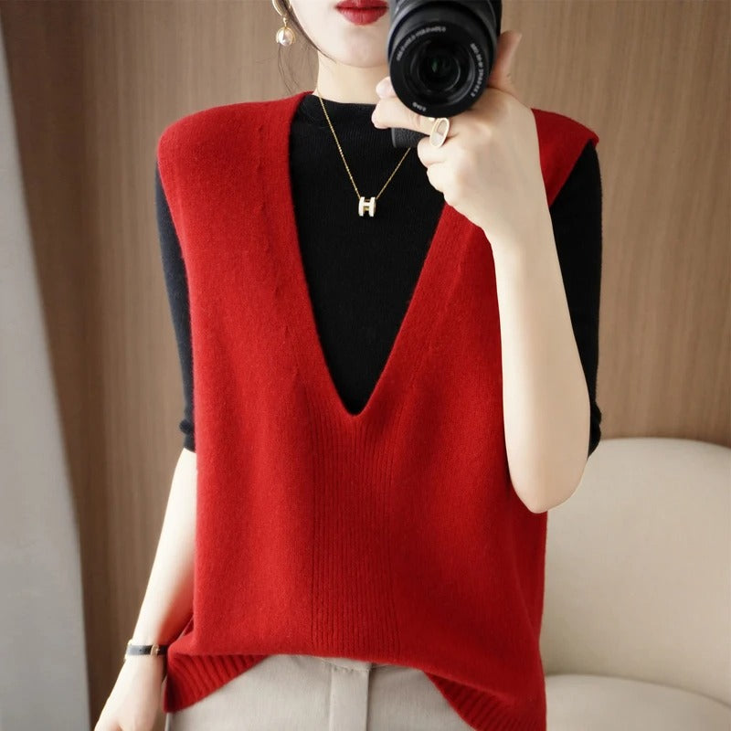 Dorothea - Knitted fashionable cardigan with V-neck