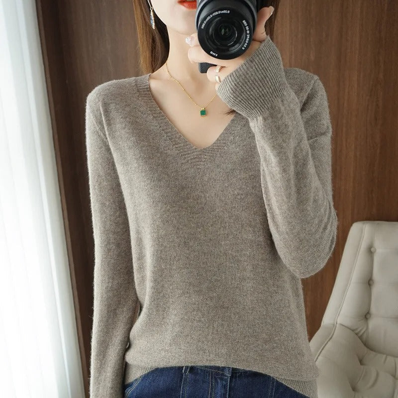 Eileen - Warm V-neck knitted sweater for women