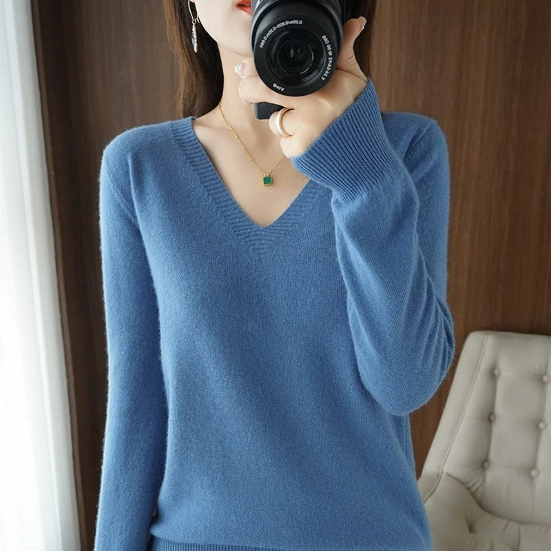 Eileen - Warm V-neck knitted sweater for women