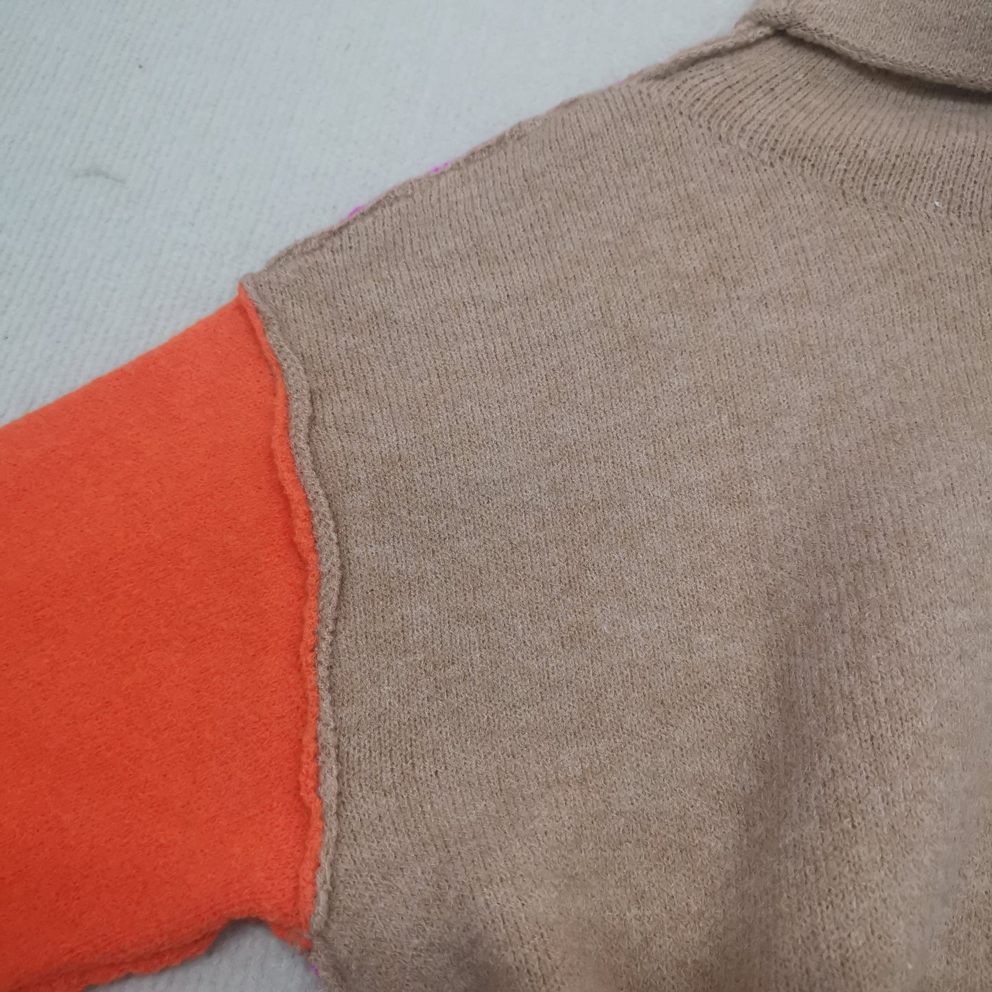 Jenny - Beautiful color block sweater