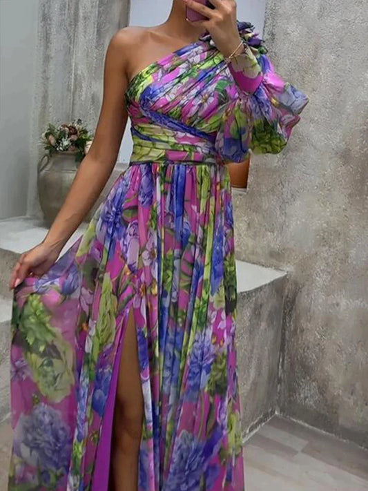 Robe longue sexy à une manche fendue sur le côté et à imprimé lilas et violet