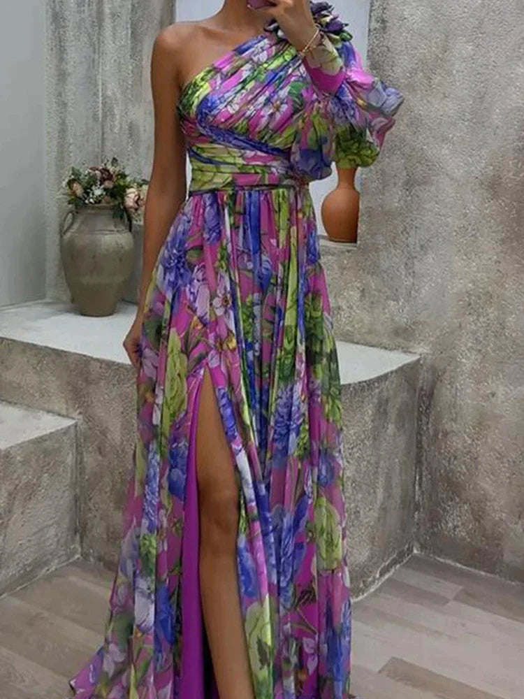 Robe longue sexy à une manche fendue sur le côté et à imprimé lilas et violet