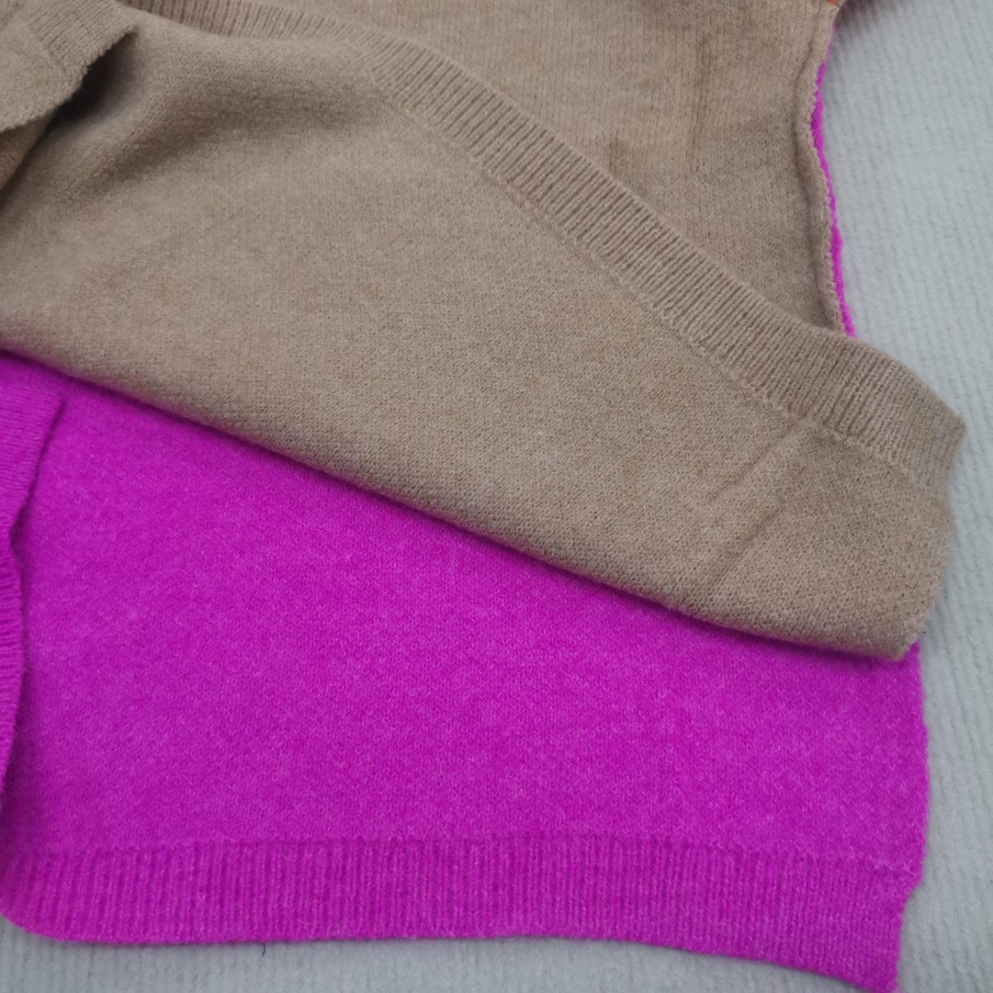 Jenny - Beautiful color block sweater